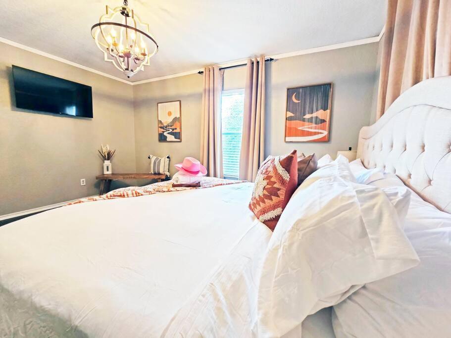 4 Bdr Near Lackland Afb/seaworld/pool Table Holiday home