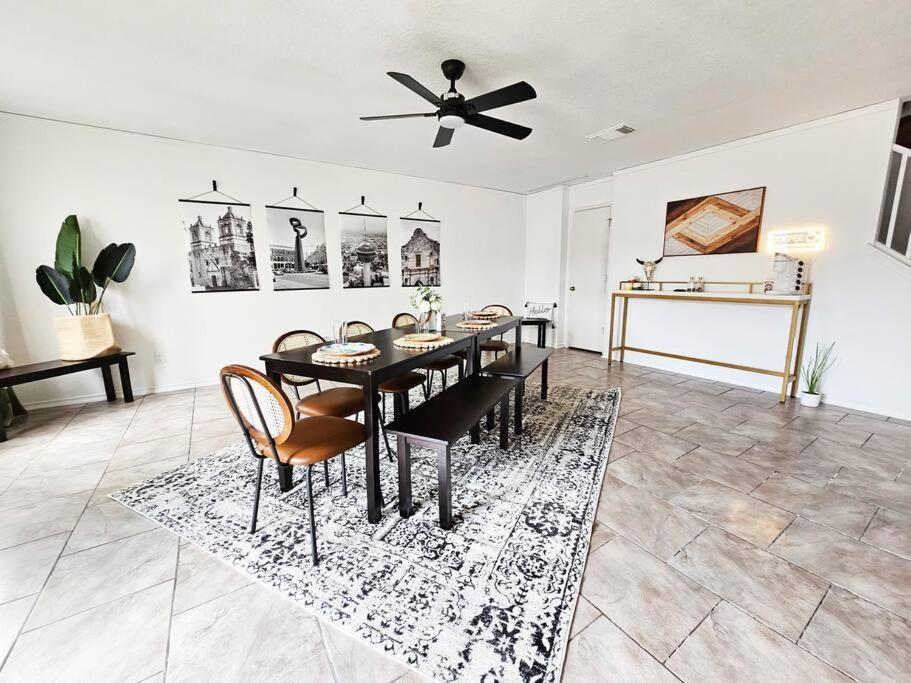 4 Bdr Near Lackland Afb/seaworld/pool Table Holiday home *