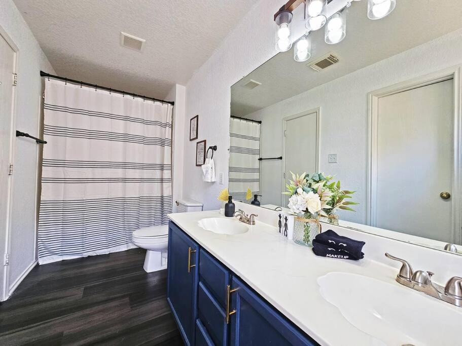 4 Bdr Near Lackland Afb/seaworld/pool Table Holiday home