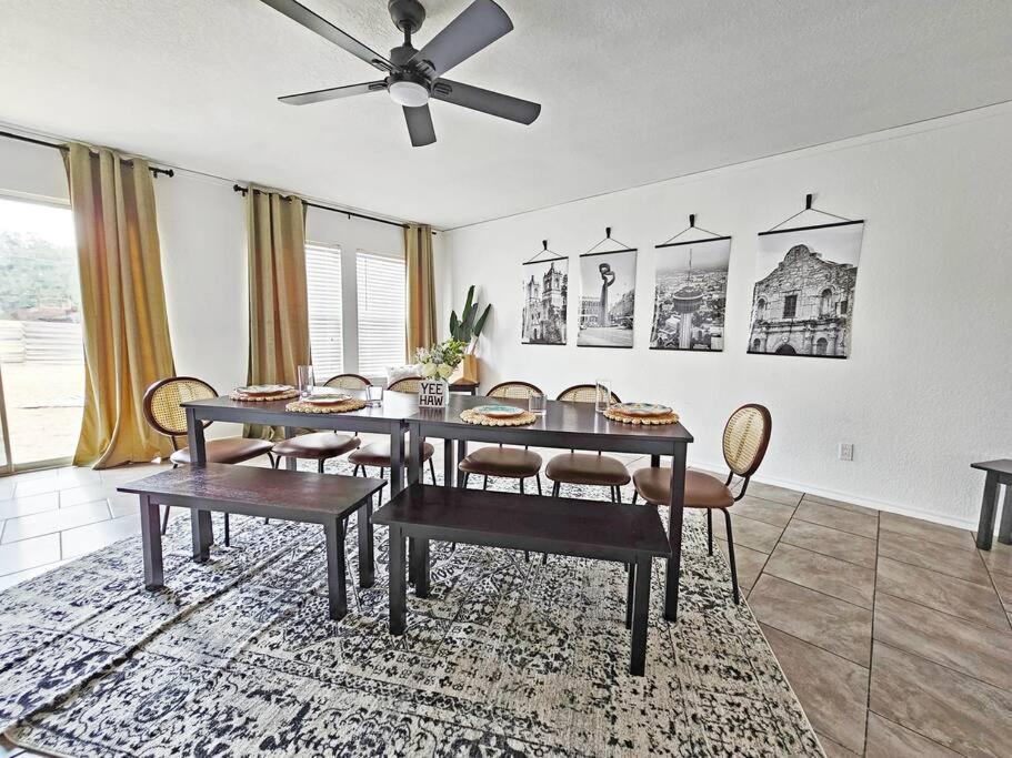 Holiday home 4 Bdr Near Lackland Afb/seaworld/pool Table