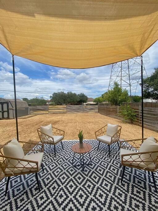 Holiday home 4 Bdr Near Lackland Afb/seaworld/pool Table *