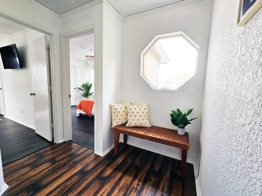 4 Bdr Near Lackland Afb/seaworld/pool Table Holiday home San Antonio