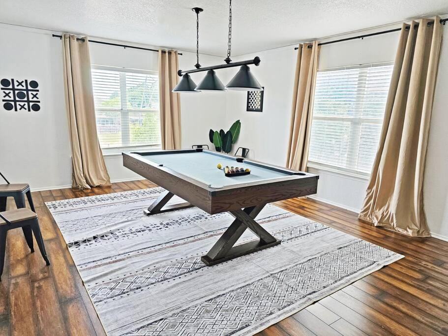 Holiday home 4 Bdr Near Lackland Afb/seaworld/pool Table San Antonio