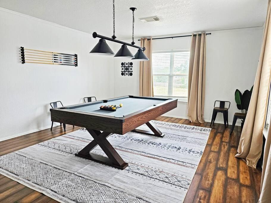 4 Bdr Near Lackland Afb/seaworld/pool Table * San Antonio