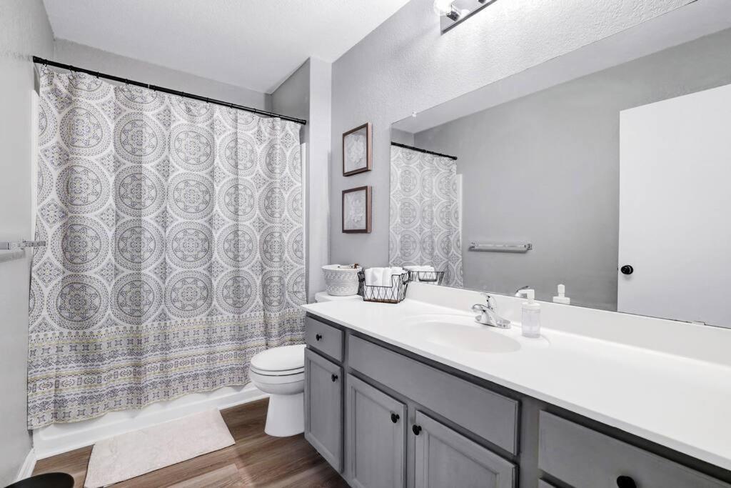 Spacious Two Story Home_ Casa Cavazos Holiday home San Antonio