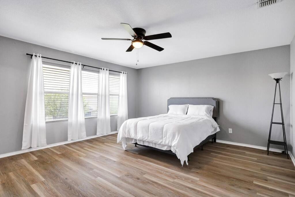 Spacious Two Story Home_ Casa Cavazos *