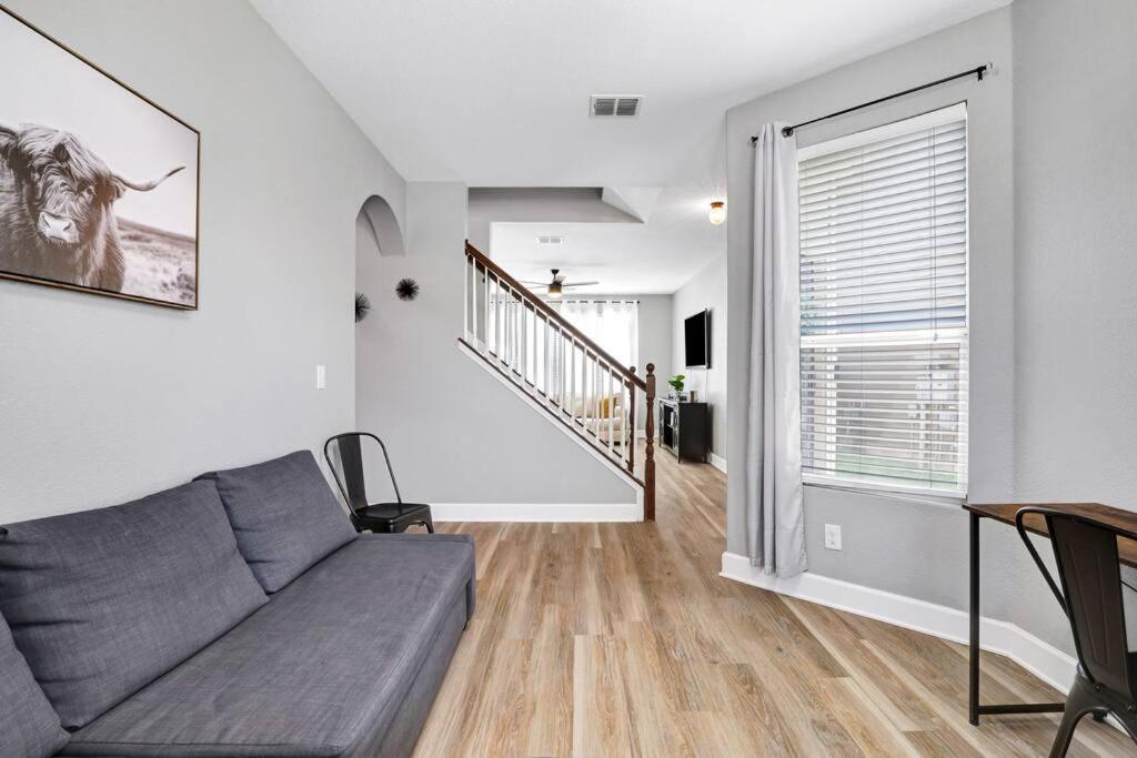 Holiday home Spacious Two Story Home_ Casa Cavazos San Antonio