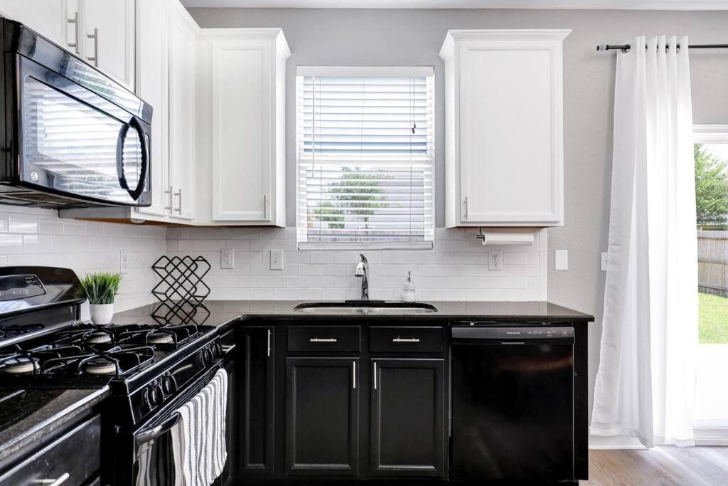 Spacious Two Story Home_ Casa Cavazos Holiday home San Antonio