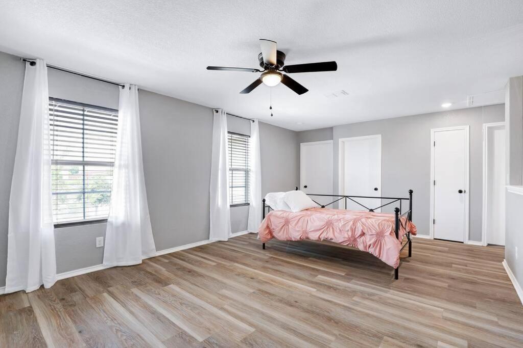 Spacious Two Story Home_ Casa Cavazos Holiday home