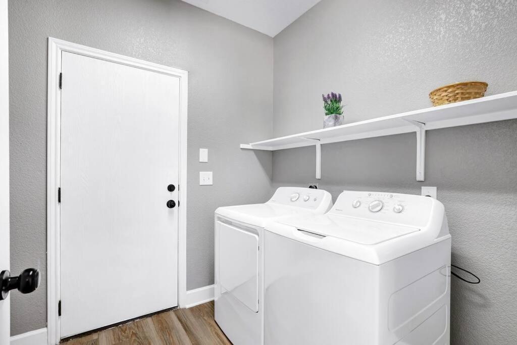 Spacious Two Story Home_ Casa Cavazos Holiday home San Antonio