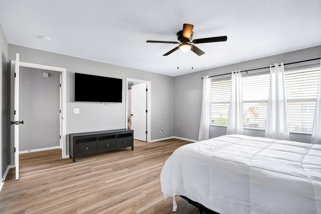 Spacious Two Story Home_ Casa Cavazos Holiday home