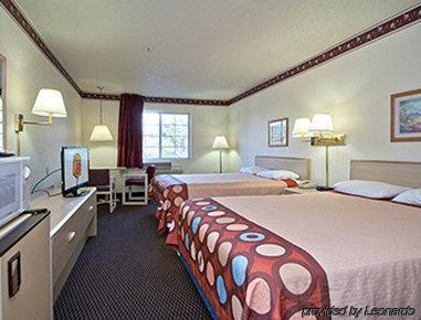 Super 8 By Wyndham San Antonio/fiesta Hotel 2*