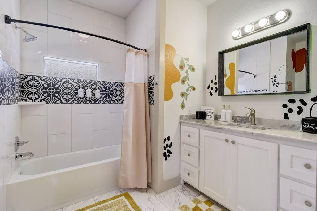 Holiday home The Retro Retreat - Close To Downtown, Sam San Antonio