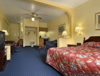 Howard Johnson By Wyndham &