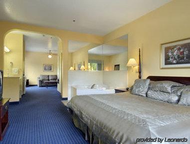 Howard Johnson By Wyndham & Hotel 2*
