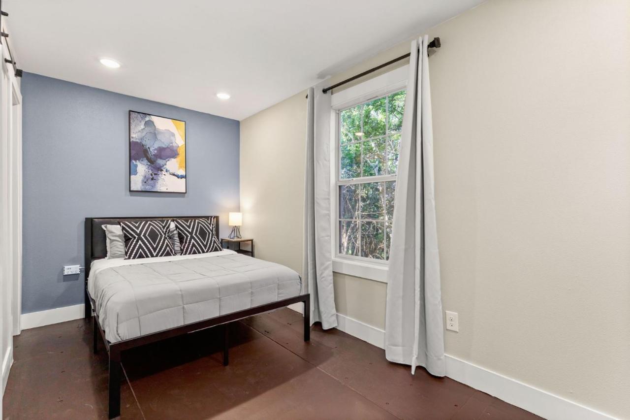 Divine Cargo Apartment *