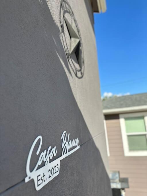 Walk To The Alamodome! Sleeps 6, Pet Friendly San Antonio