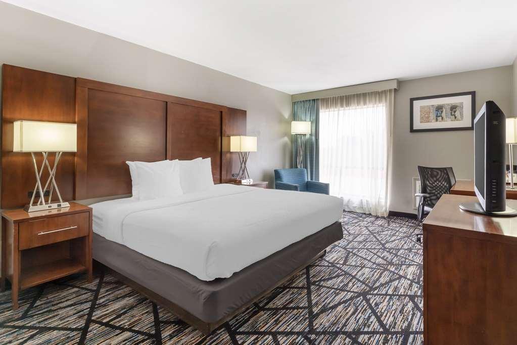 Western Near Lackland Afb Seaworld 3*