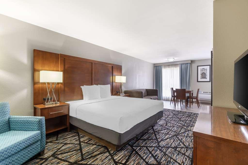 Western Near Lackland Afb Seaworld 3*