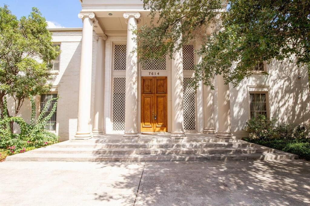 Center Luxury Villa: Modern Oasis With Pool Holiday home San Antonio