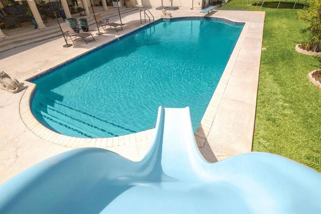 Center Luxury Villa: Modern Oasis With Pool Holiday home *
