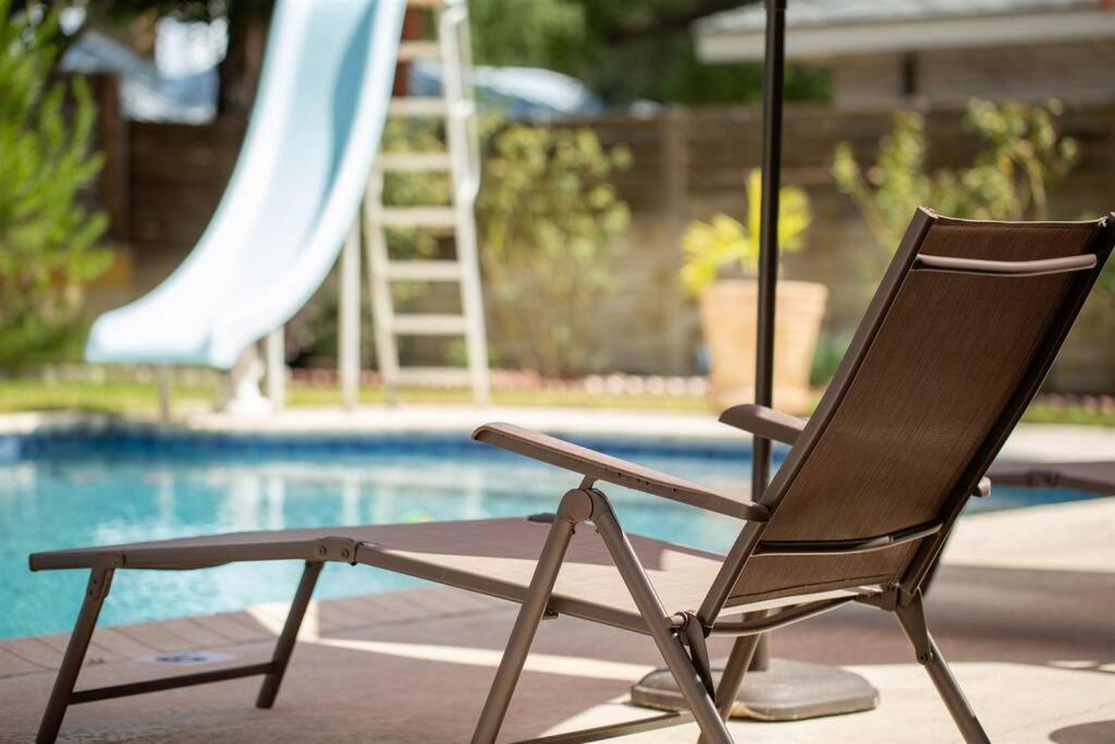 Holiday home Center Luxury Villa: Modern Oasis With Pool *