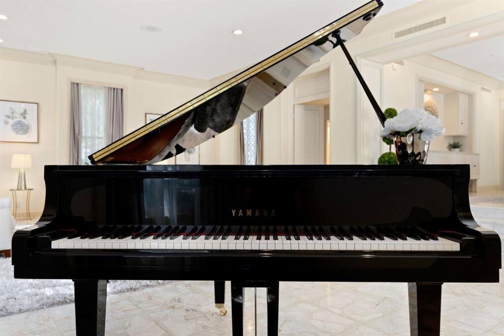 Center Luxury Villa: Modern Oasis With Pool * San Antonio