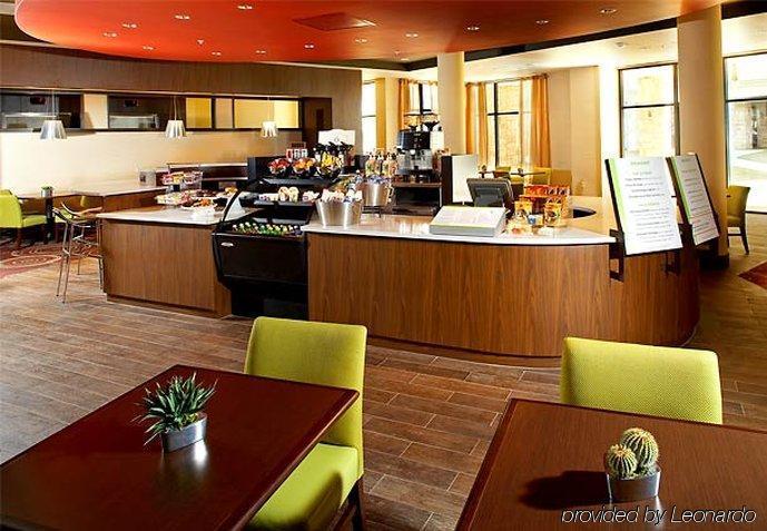 Courtyard By Marriott Six Flags At The Rim Hotel