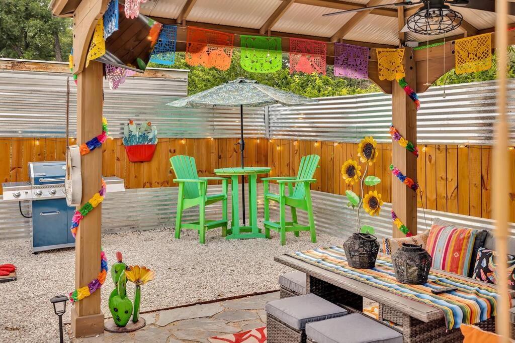 The Coco House/lone Star Dist/jacuzzi/golf Cart Holiday home San Antonio