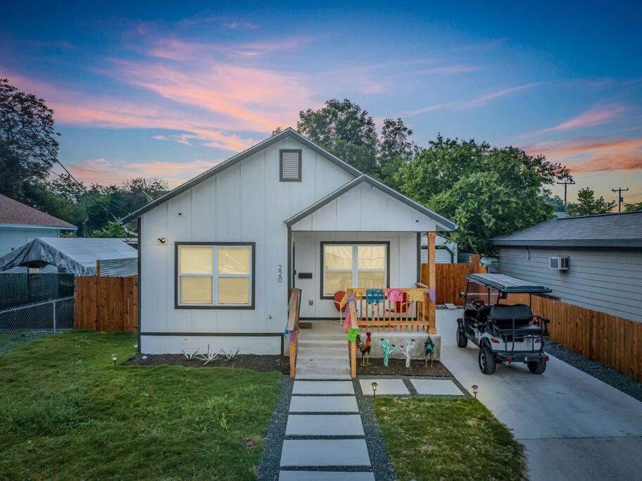 The Coco House/lone Star Dist/jacuzzi/golf Cart Holiday home