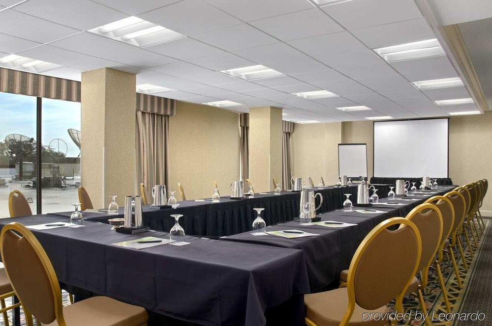 Doubletree By Hilton Airport