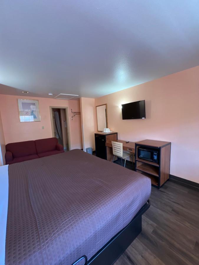 Hotel Executive & Lackland Afb 3*