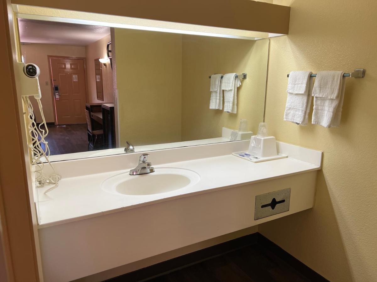 Executive & Lackland Afb Hotel 3*