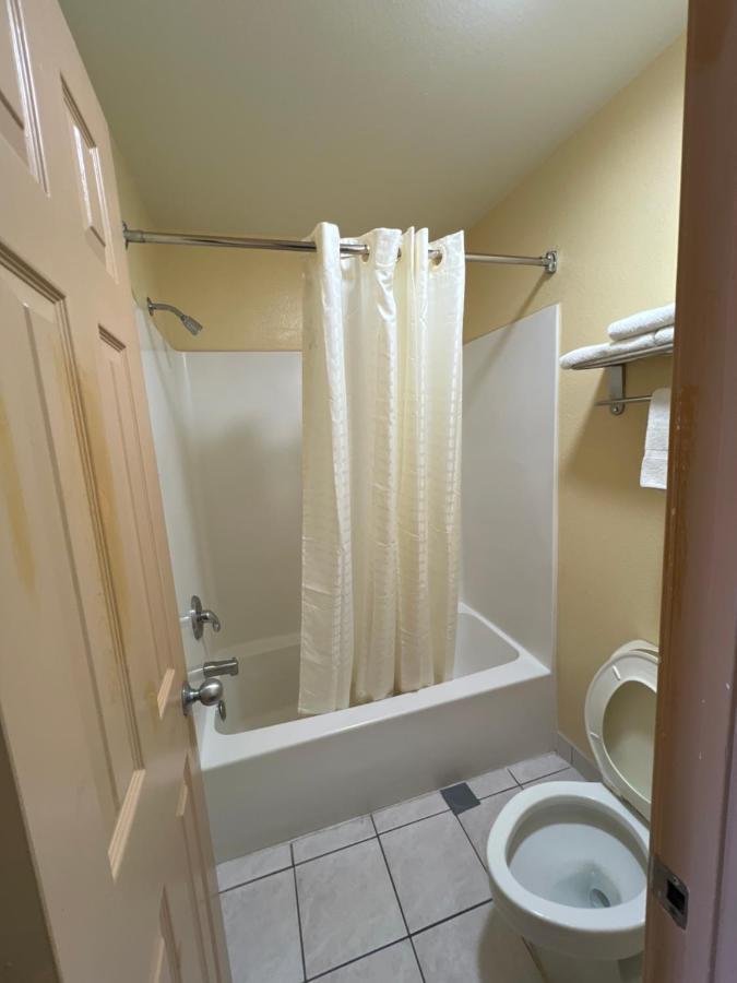 Executive & Lackland Afb Hotel 3*