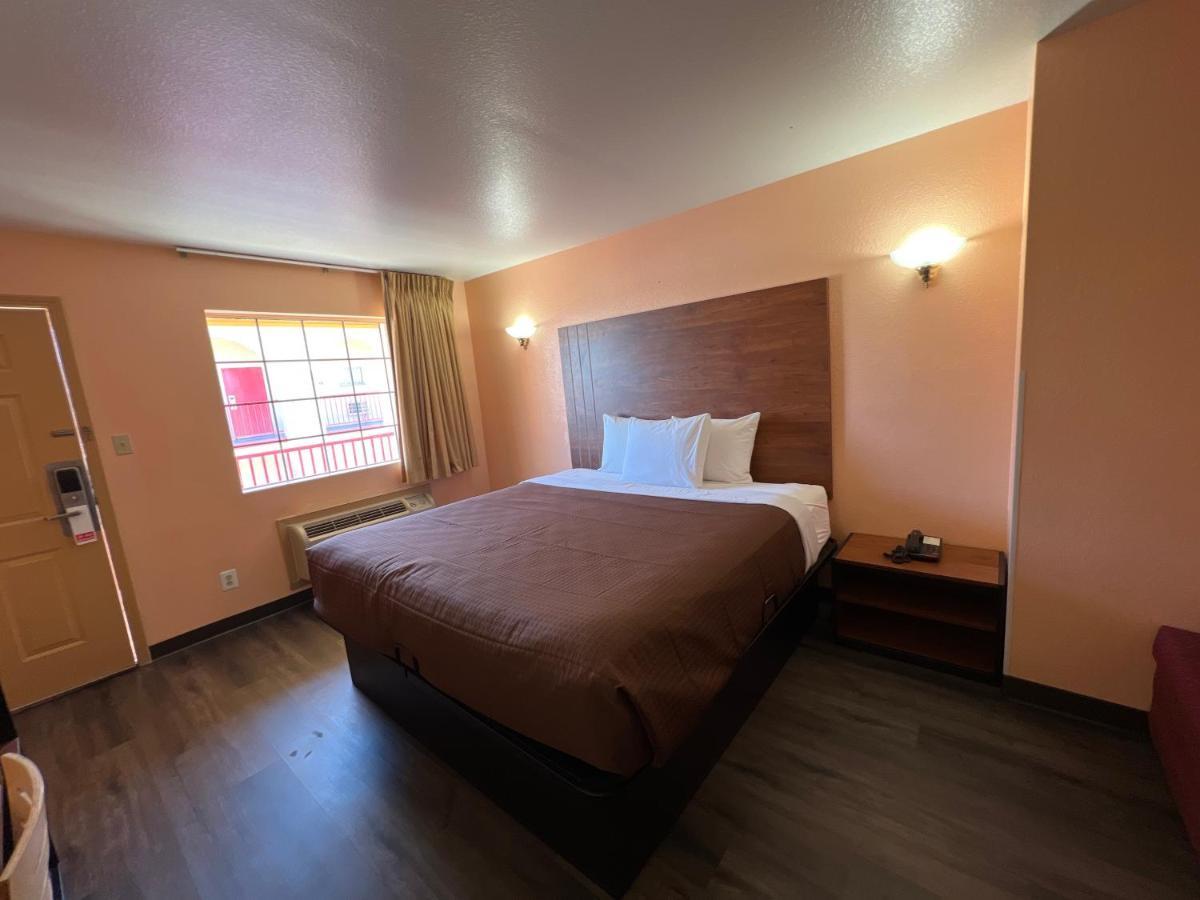 Executive & Lackland Afb Hotel
