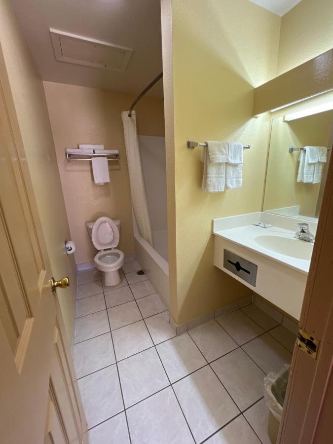 Hotel Executive & Lackland Afb San Antonio