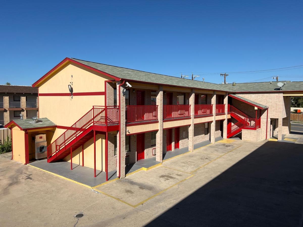 Hotel Executive & Lackland Afb
