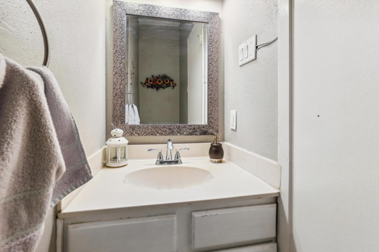 Townhome Community Pool And Hot Tub! Holiday home San Antonio