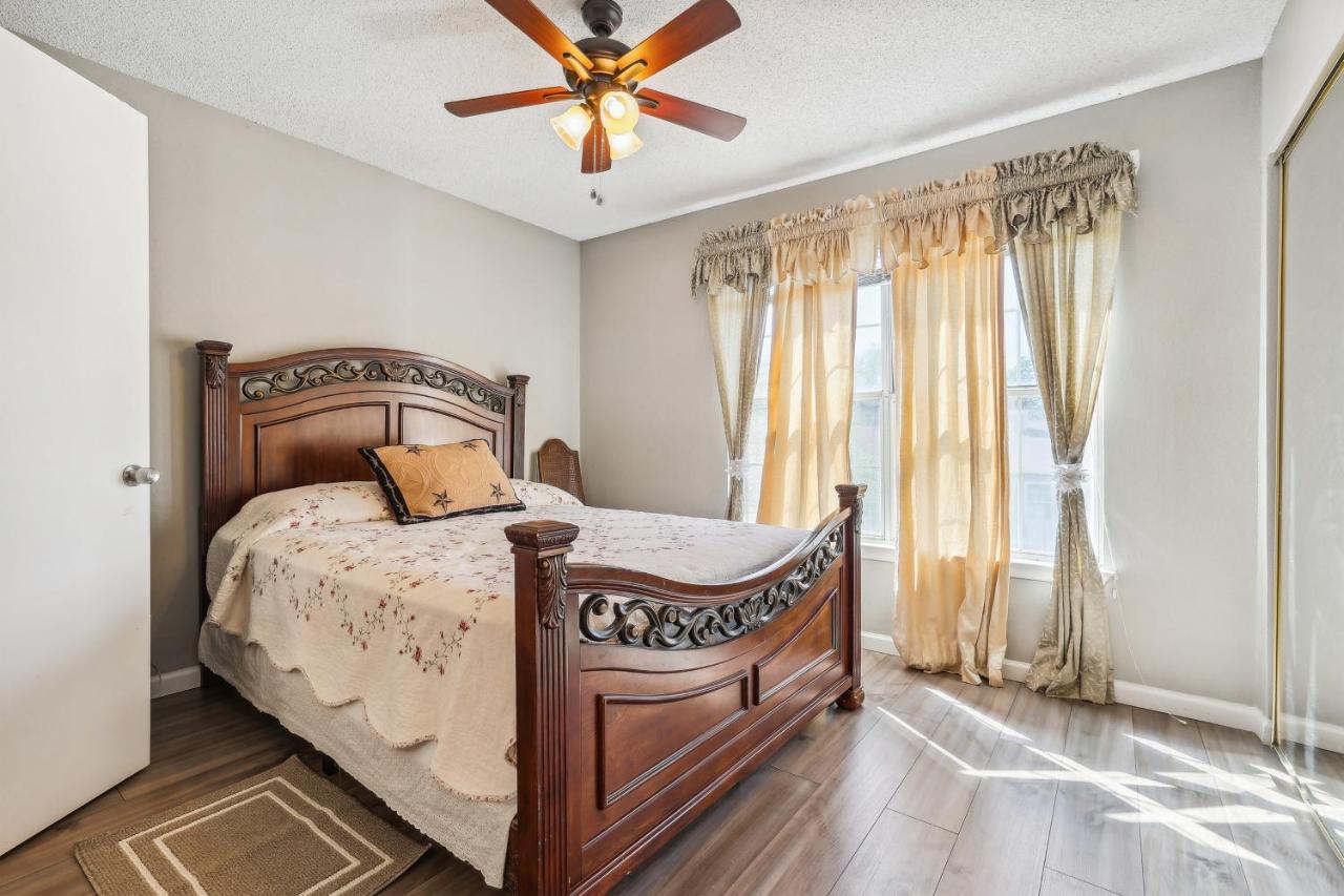 Townhome Community Pool And Hot Tub! Holiday home