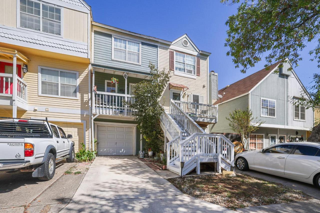 Townhome Community Pool And Hot Tub! * San Antonio