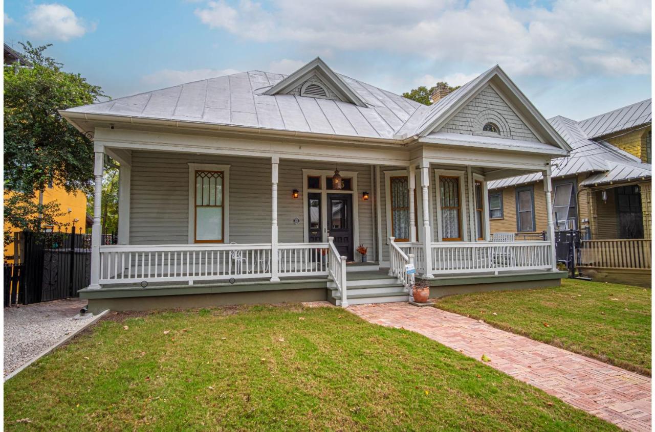 Exquisite Near Downtowns Core Holiday home *