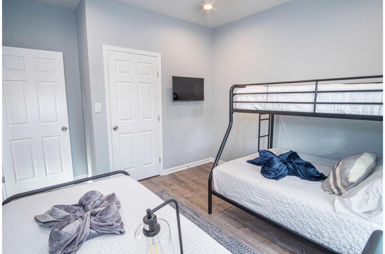 Downtown Dream Spacious 4br2ba Sleeps 12 * San Antonio