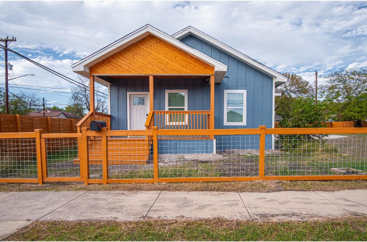 Downtown Dream Spacious 4br2ba Sleeps 12 Holiday home