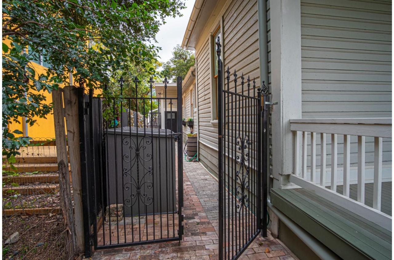 Exquisite Near Downtowns Core