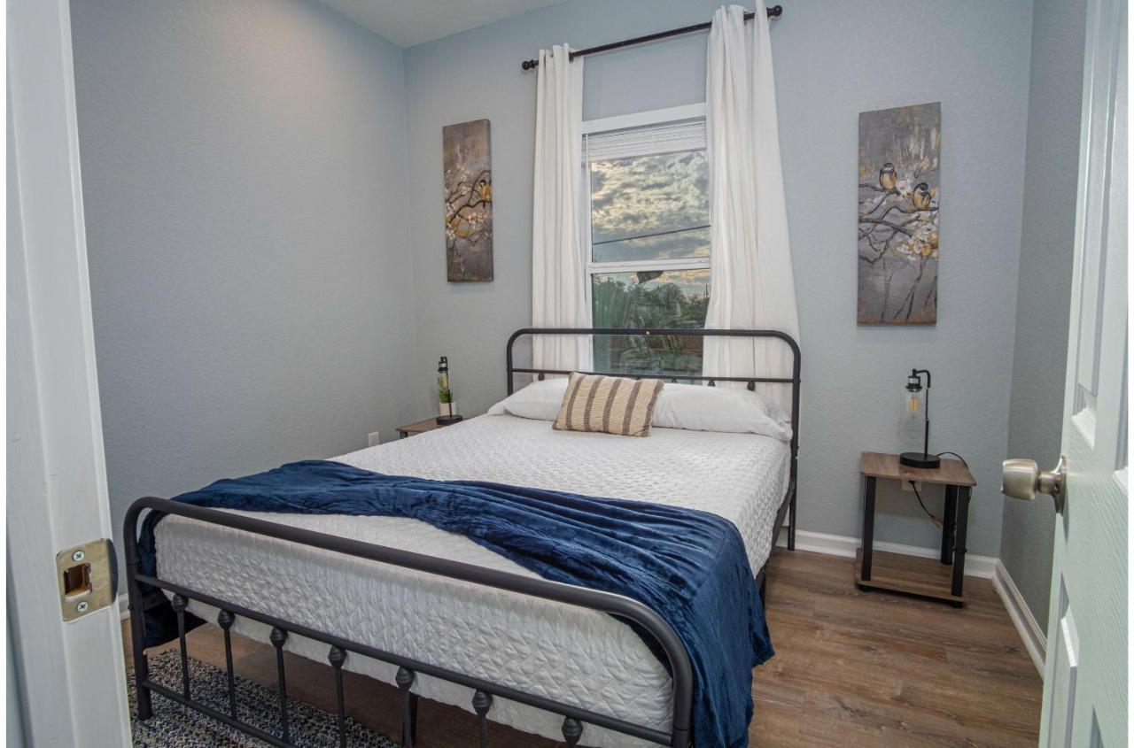 Downtown Dream Spacious 4br2ba Sleeps 12 Holiday home San Antonio