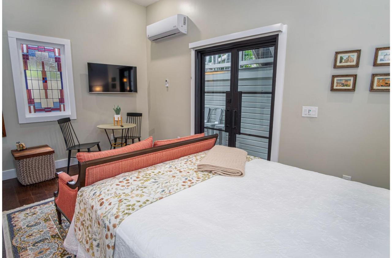 Exquisite Near Downtowns Core Holiday home San Antonio