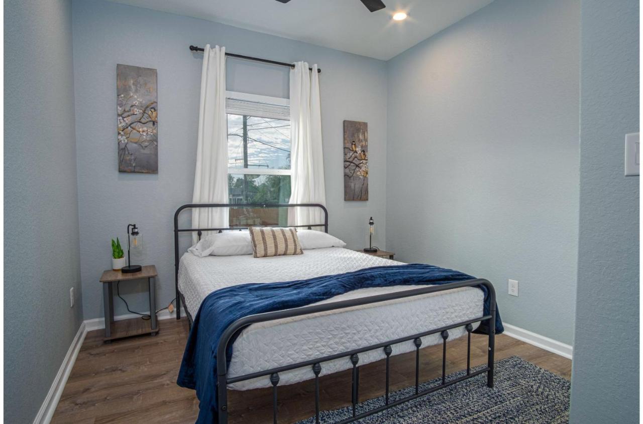 Downtown Dream Spacious 4br2ba Sleeps 12 Holiday home