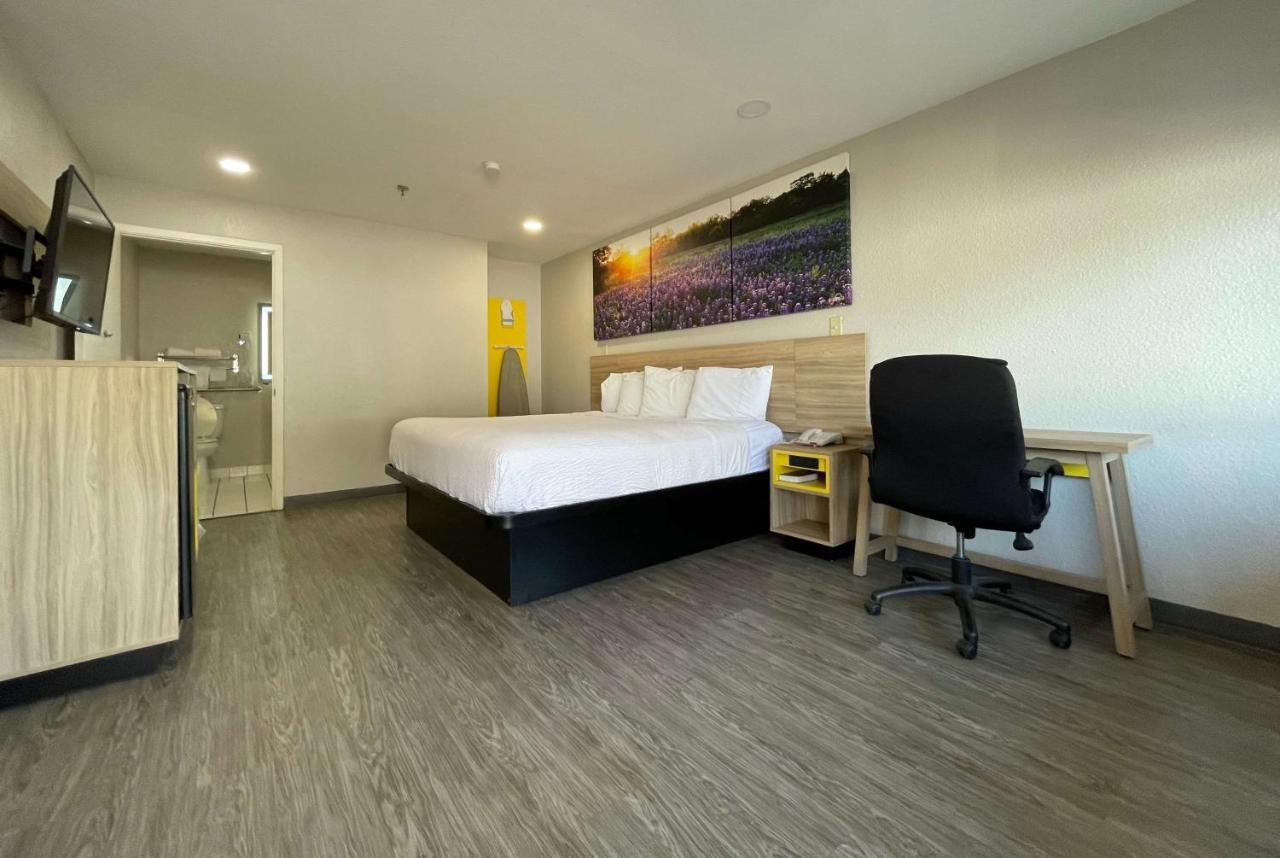 Days By Wyndham Near Seaworld Hotel 2*