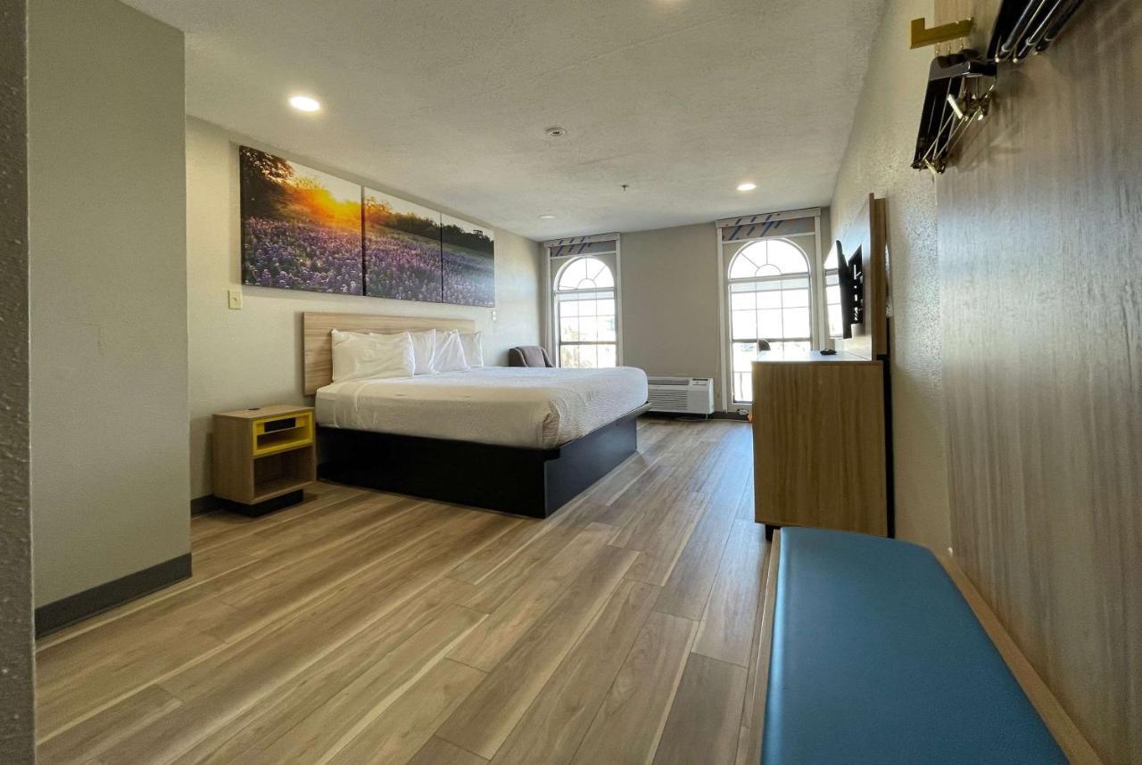 Days By Wyndham Near Seaworld 2* San Antonio