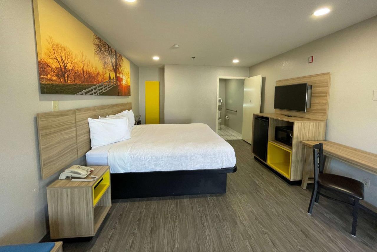 Hotel Days By Wyndham Near Seaworld